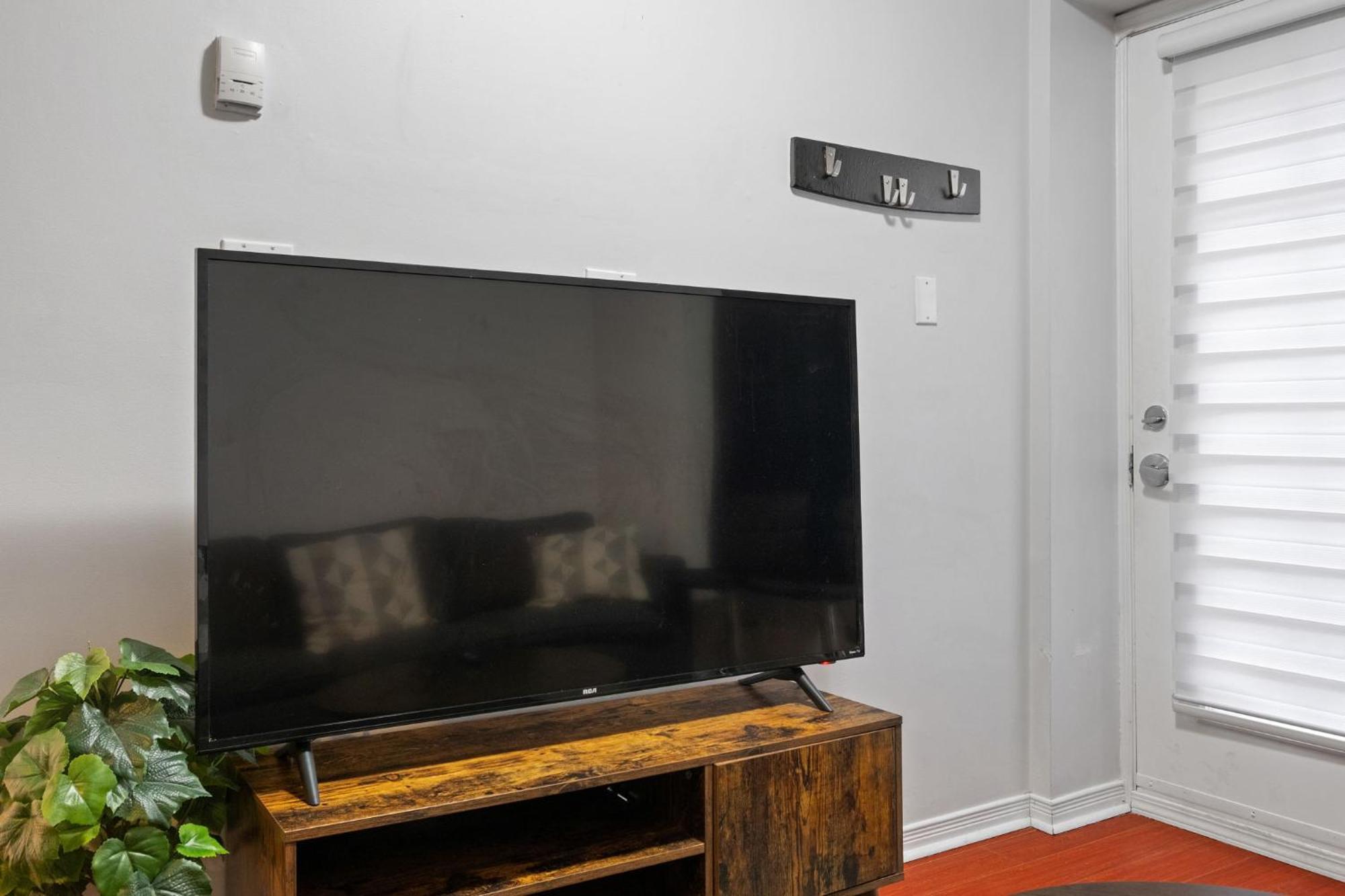 Liberty Village Townhouse Торонто Экстерьер фото