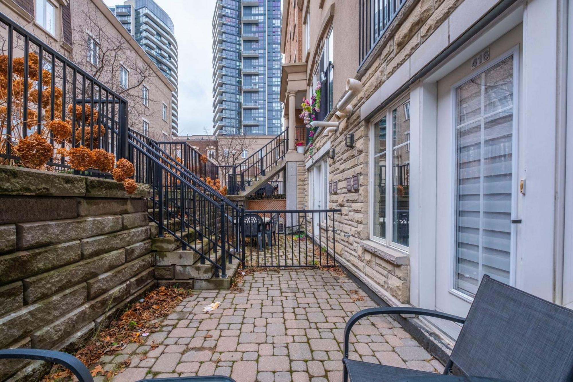 Liberty Village Townhouse Торонто Экстерьер фото