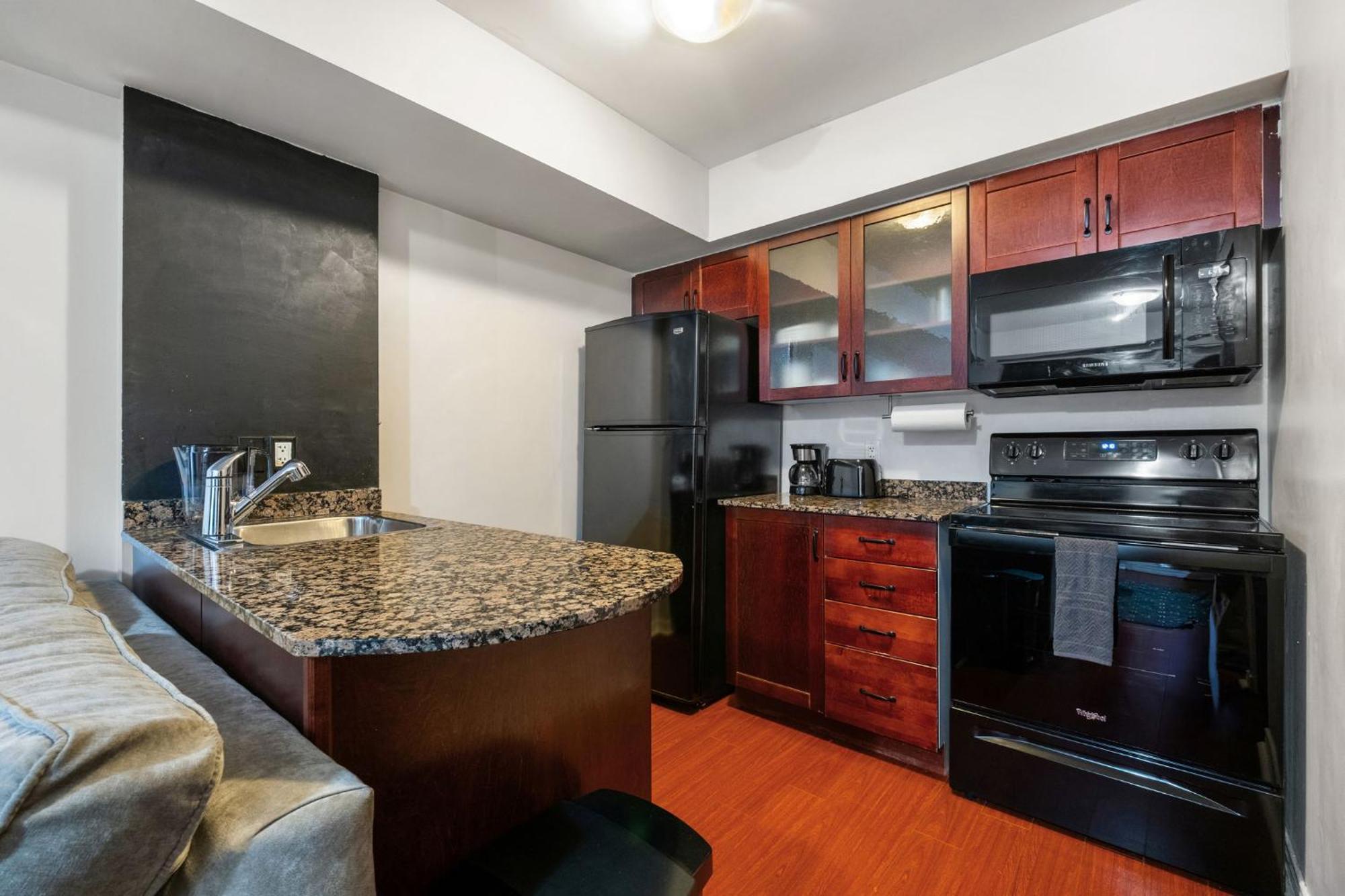Liberty Village Townhouse Торонто Экстерьер фото