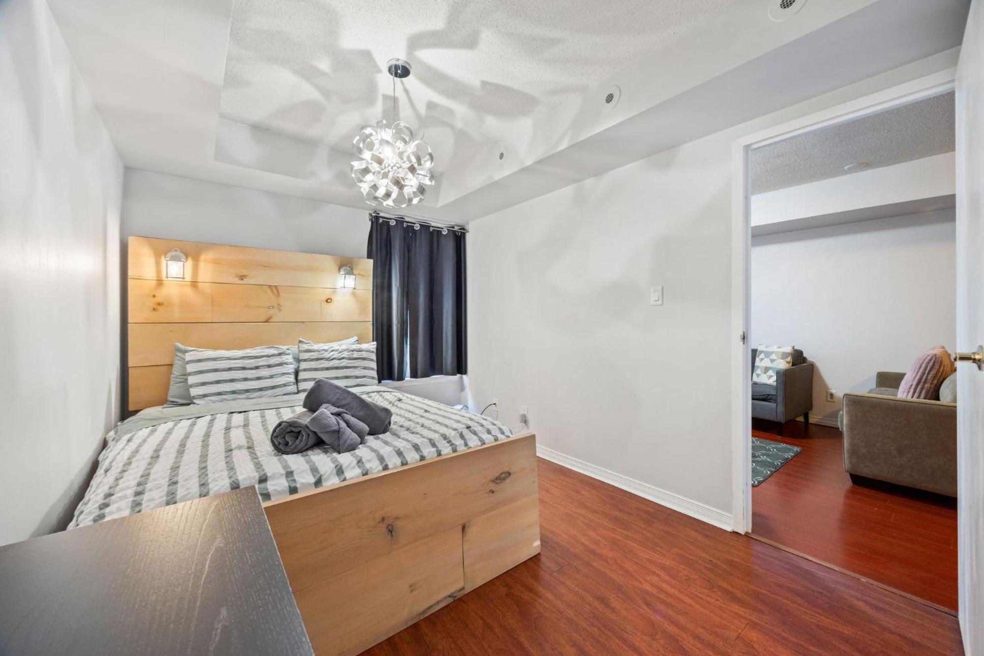 Liberty Village Townhouse Торонто Экстерьер фото