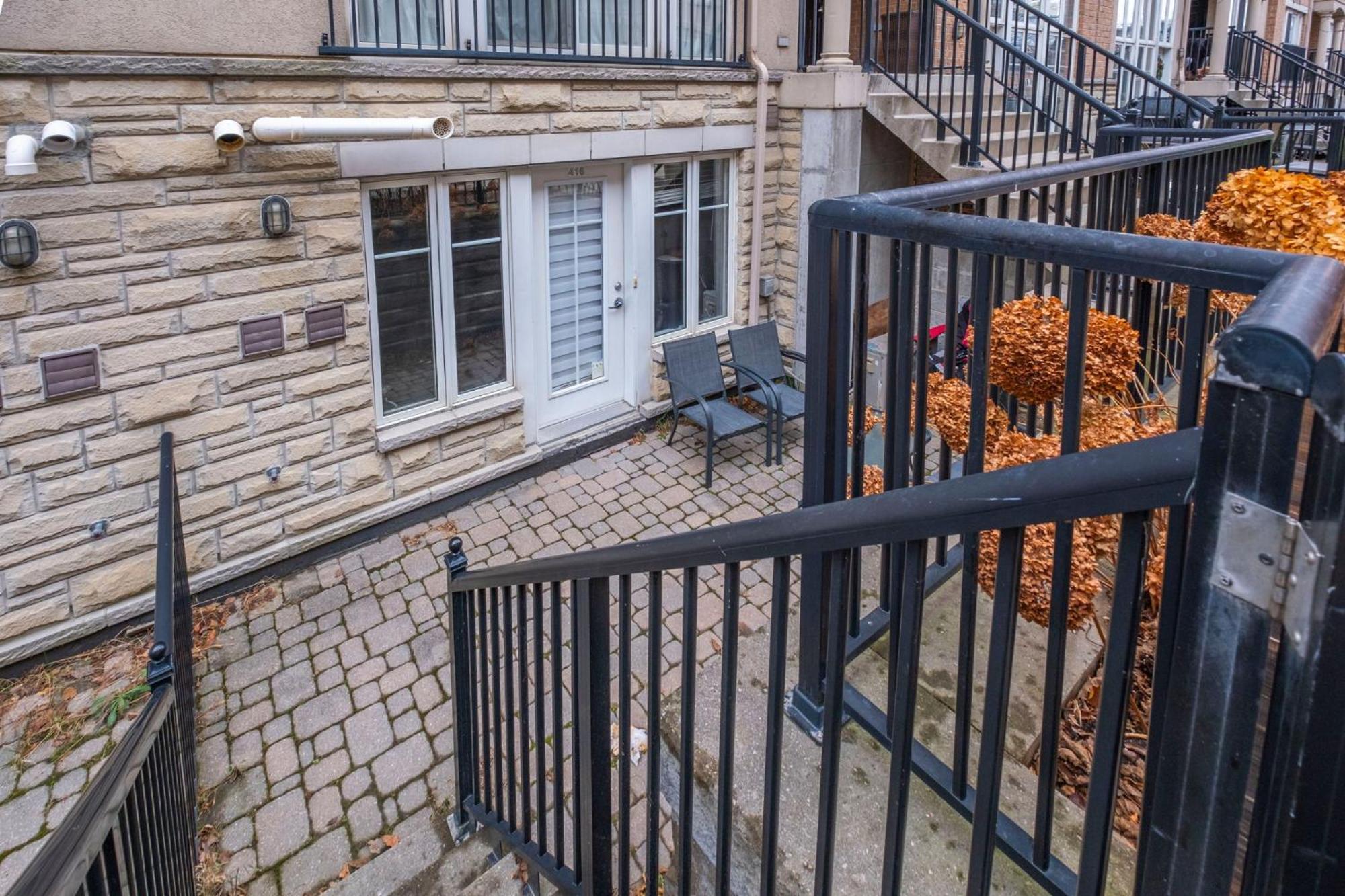 Liberty Village Townhouse Торонто Экстерьер фото
